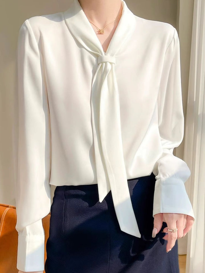 Elegant Long-Sleeved Shirt With Flowing Collar