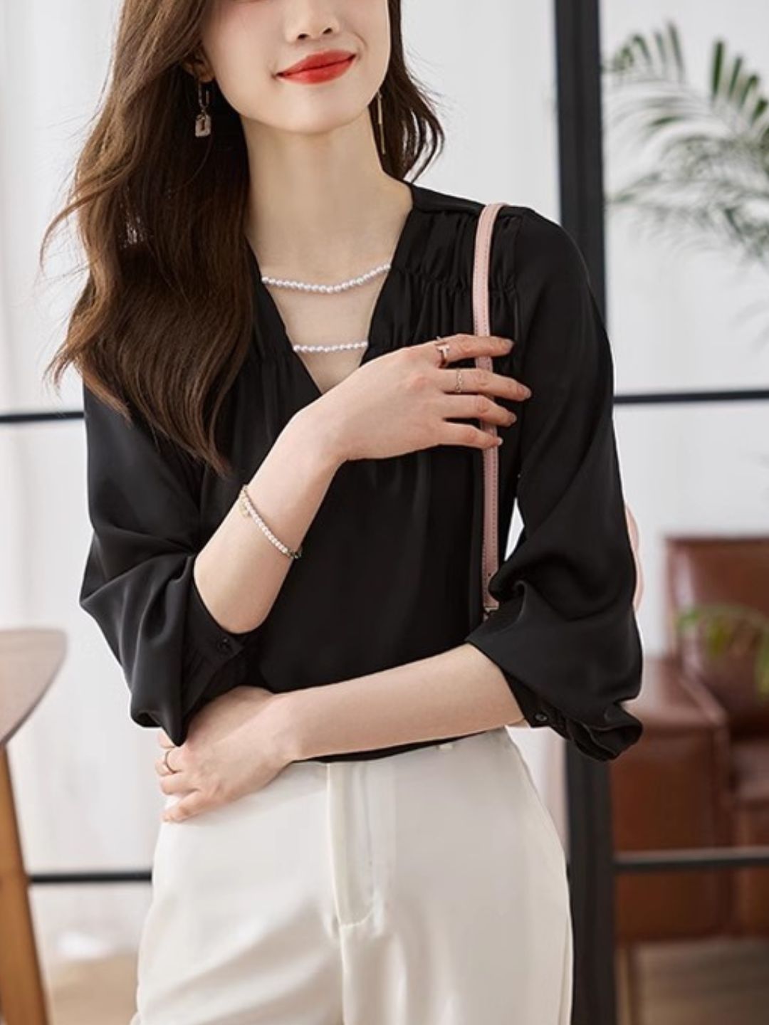 Versatile Pearl Chain Chic Top - Black