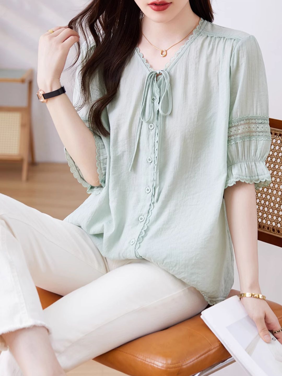 Chic Hollow V-neck Shirt