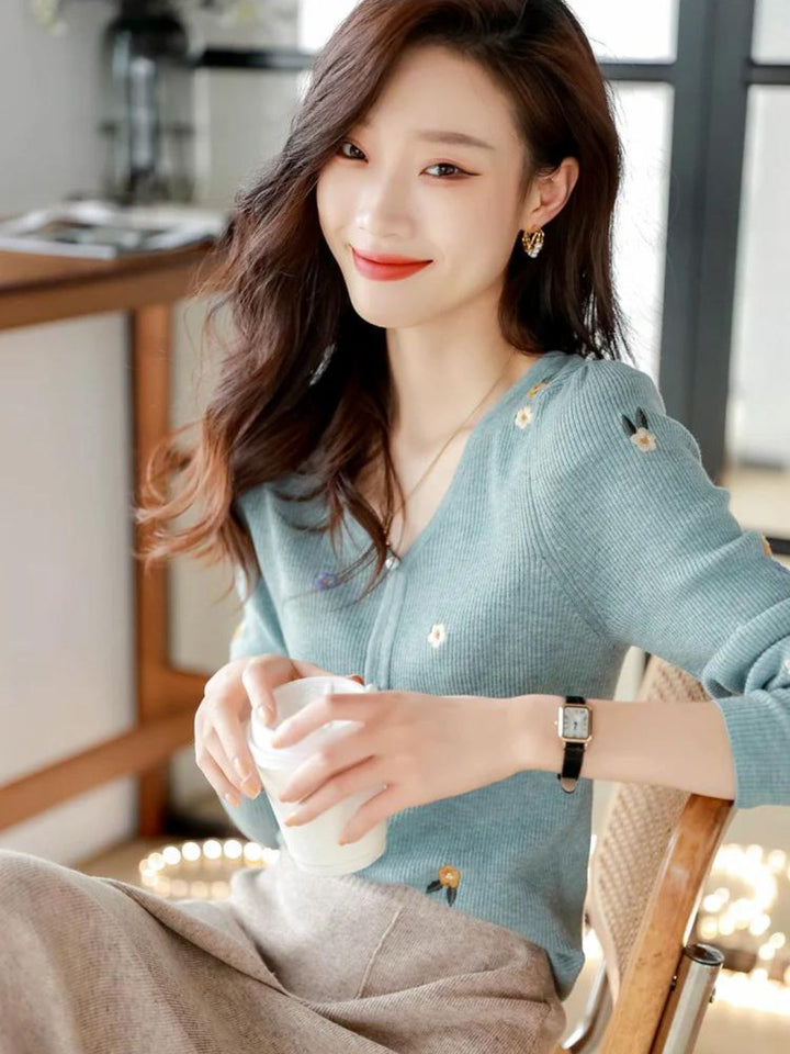 Embroidered Knitted V-neck Long-sleeved Top -Grey