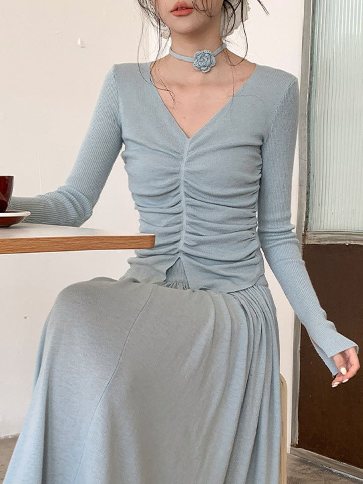 Pleated Slim Fit V-Neck Knitted