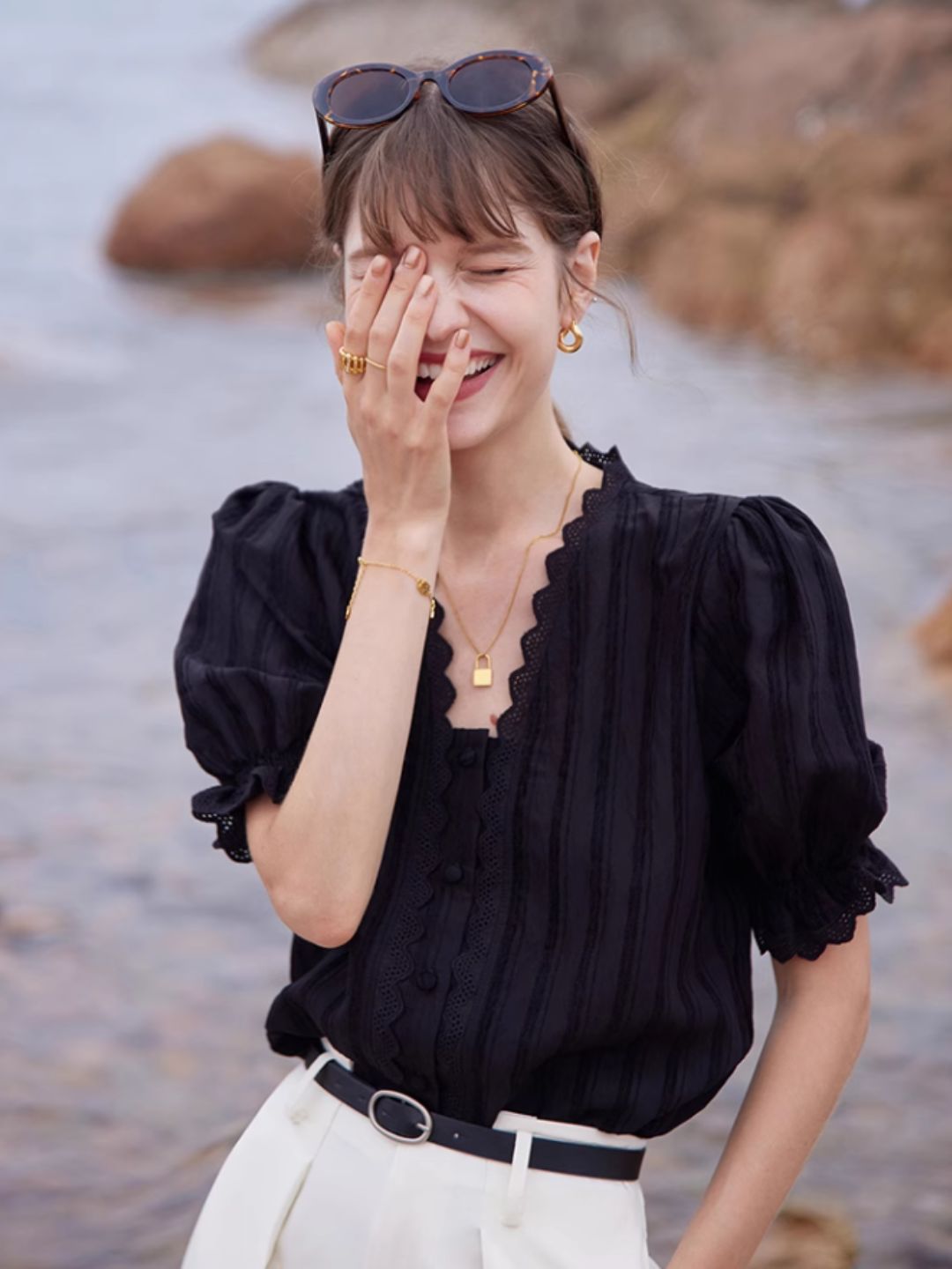 Lace V-neck Short-sleeved Shirt-Black