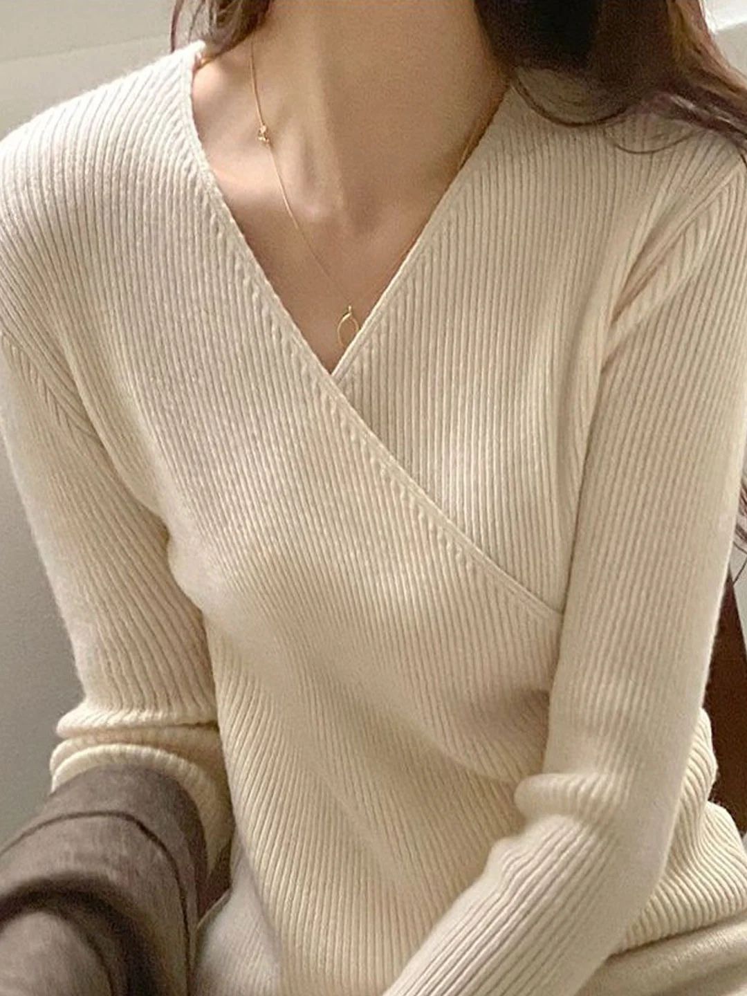 Casual V-Neck Solid Color Knitted Top - Green