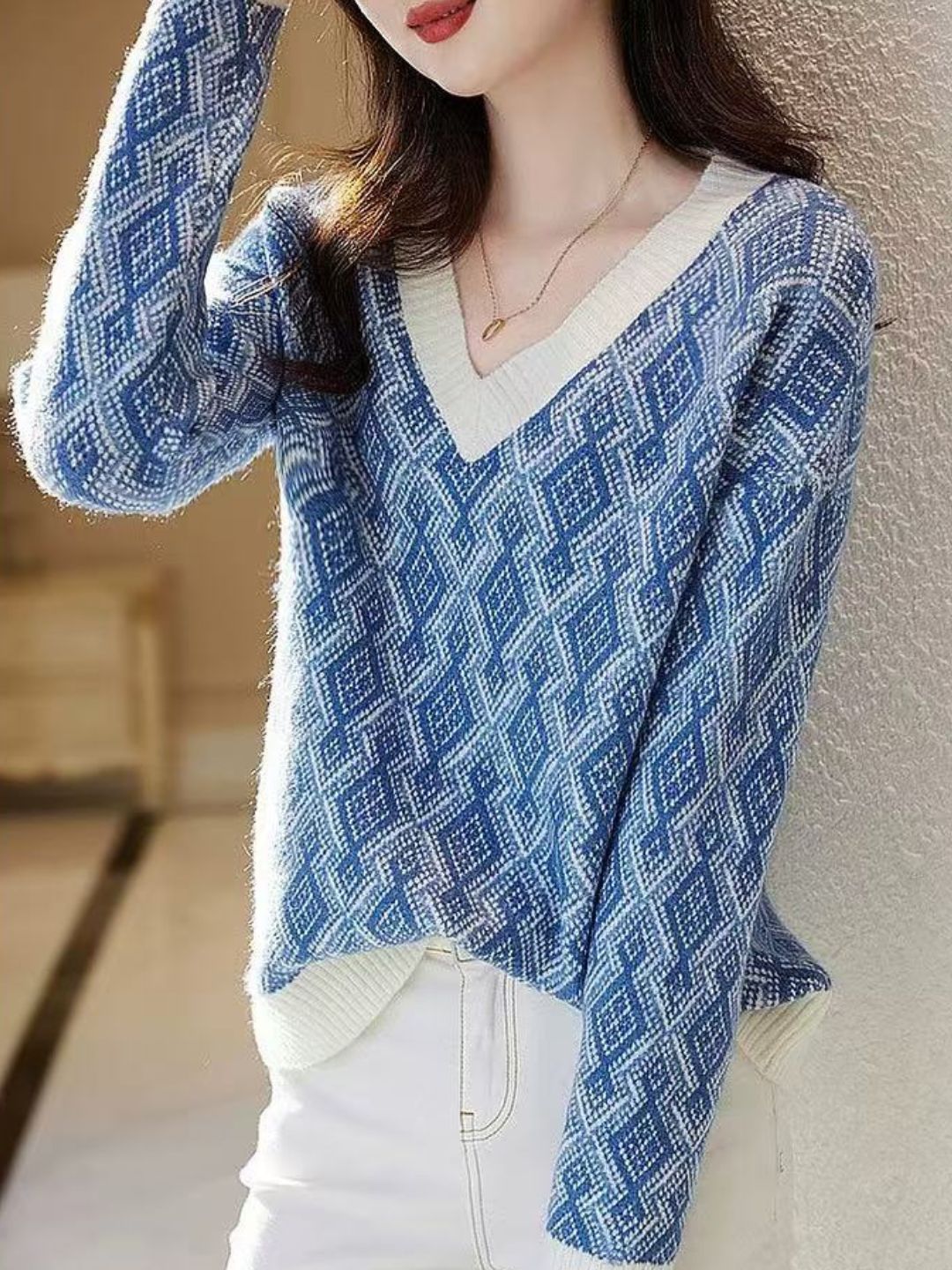 V-neck Contrast Check Sweater