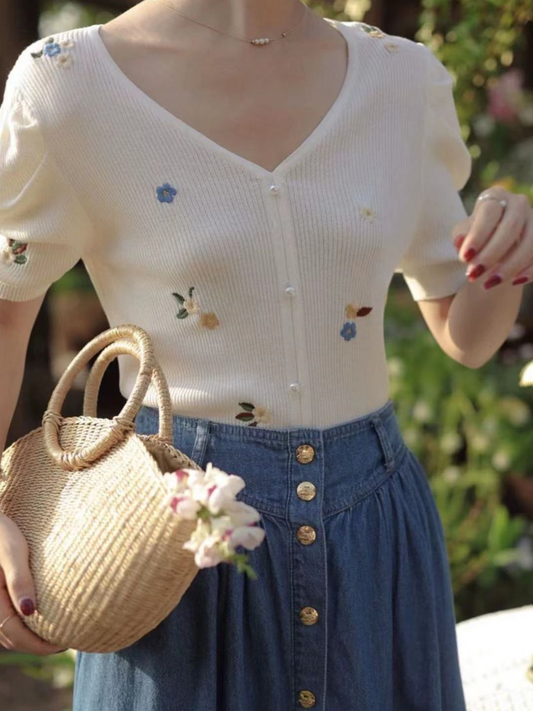 Embroidered Flower Knitted V-neck T-shirt - Green